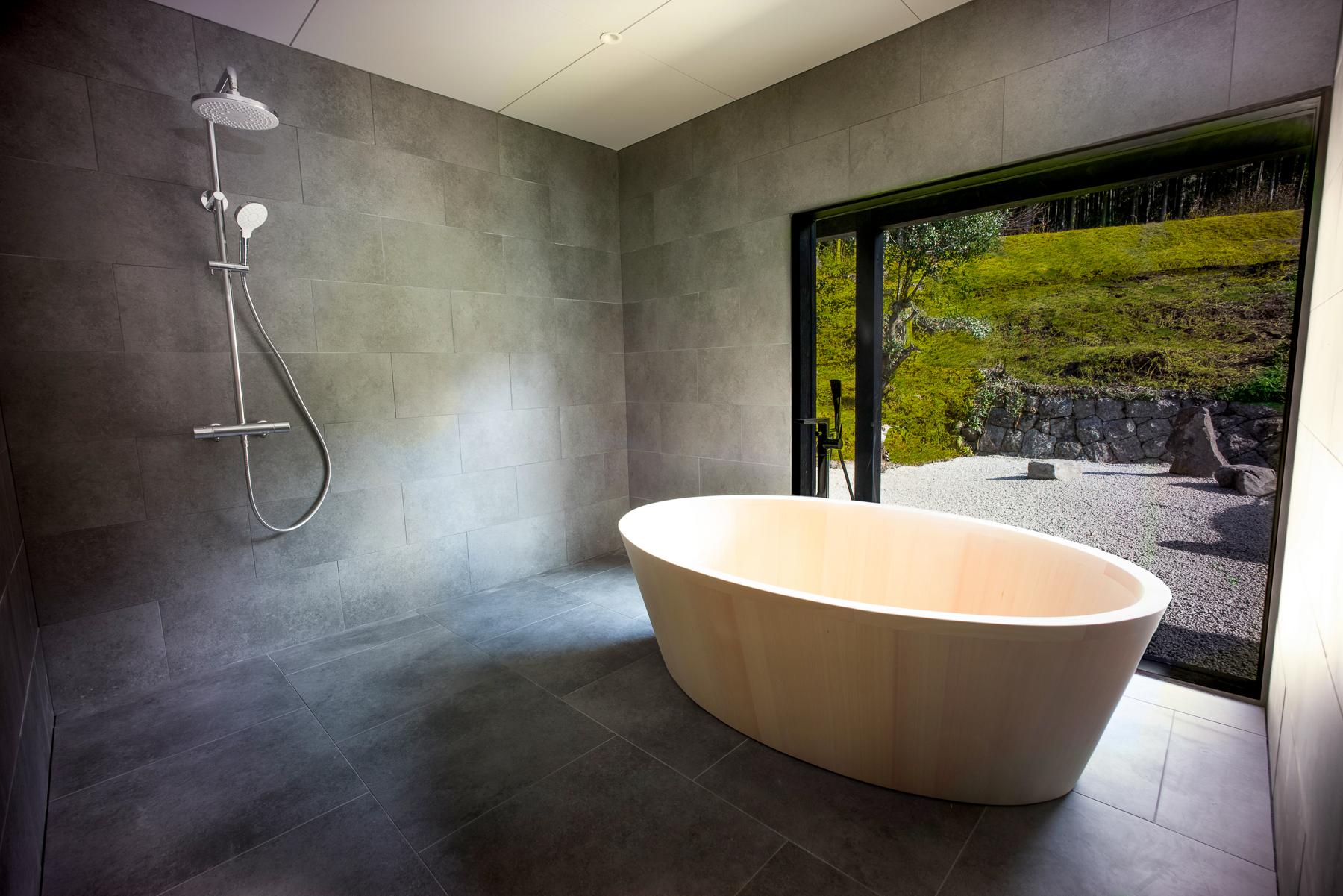 A guest bathroom at Zenagi in Japan