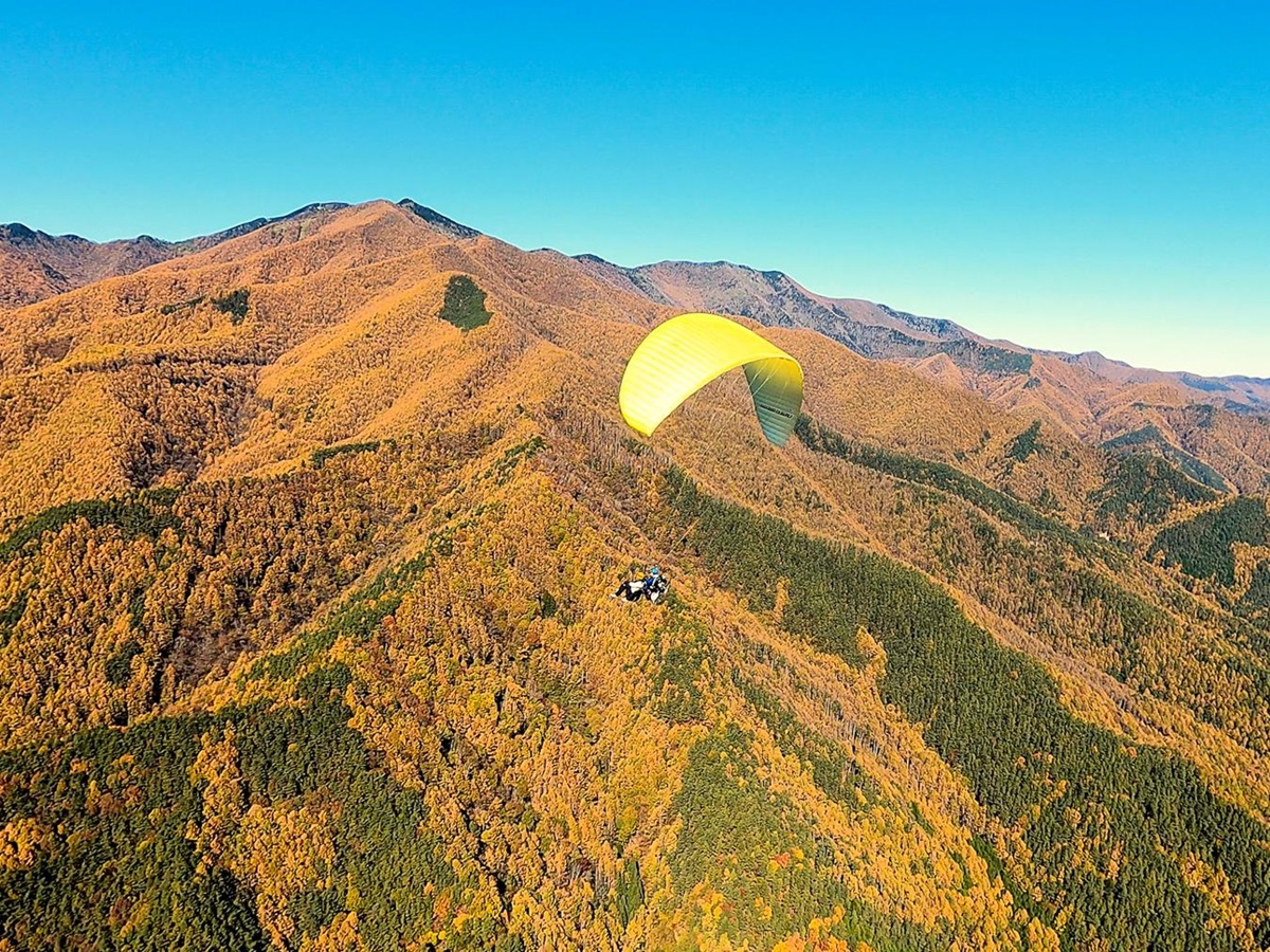 Paragliding at Zenagi in Japan