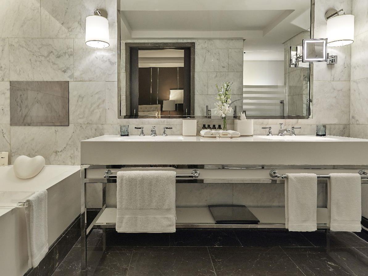 Bathroom of a guest room at the Fairmont Amman Jordan