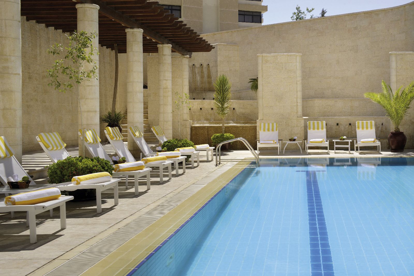 Swimming pool and sun terrace of the Movenpick Resort Petra in Jordan
