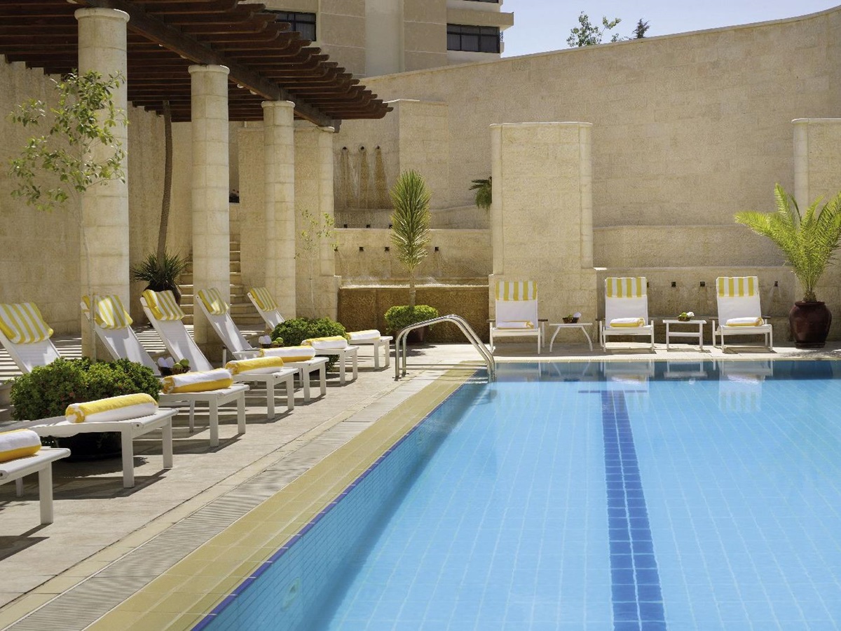 Swimming pool and sun terrace of the Movenpick Resort Petra in Jordan