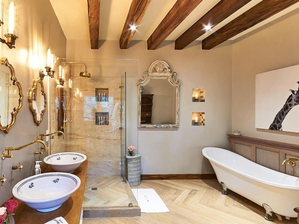 Bathroom of Lynne Superior Room at Giraffe Manor Nairobi