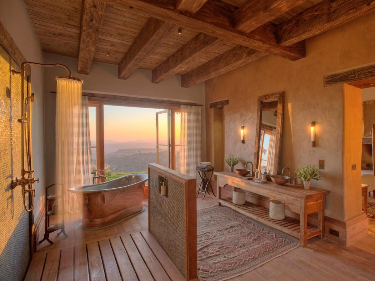 Fish Eagle villa bathroom at Lengishu private house in Laikipia in Kenya