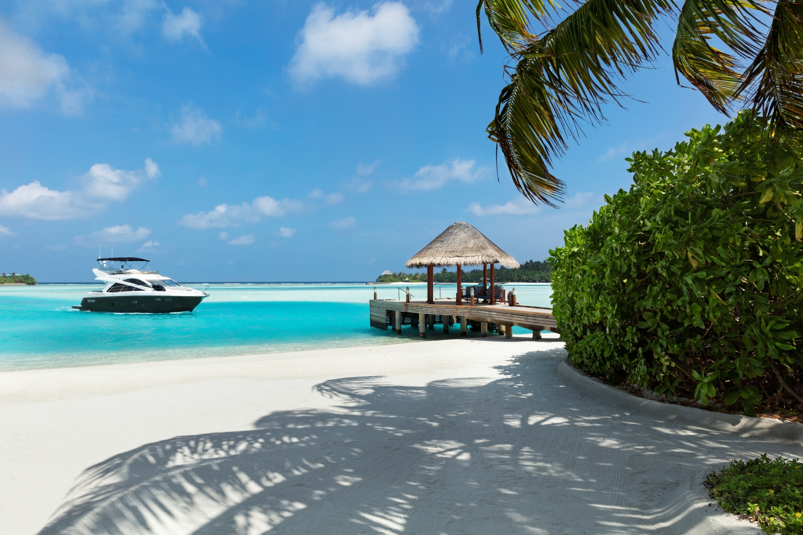 Arrival Jetty and speedboat at luxury resort Anantara Dhigu in the Maldives