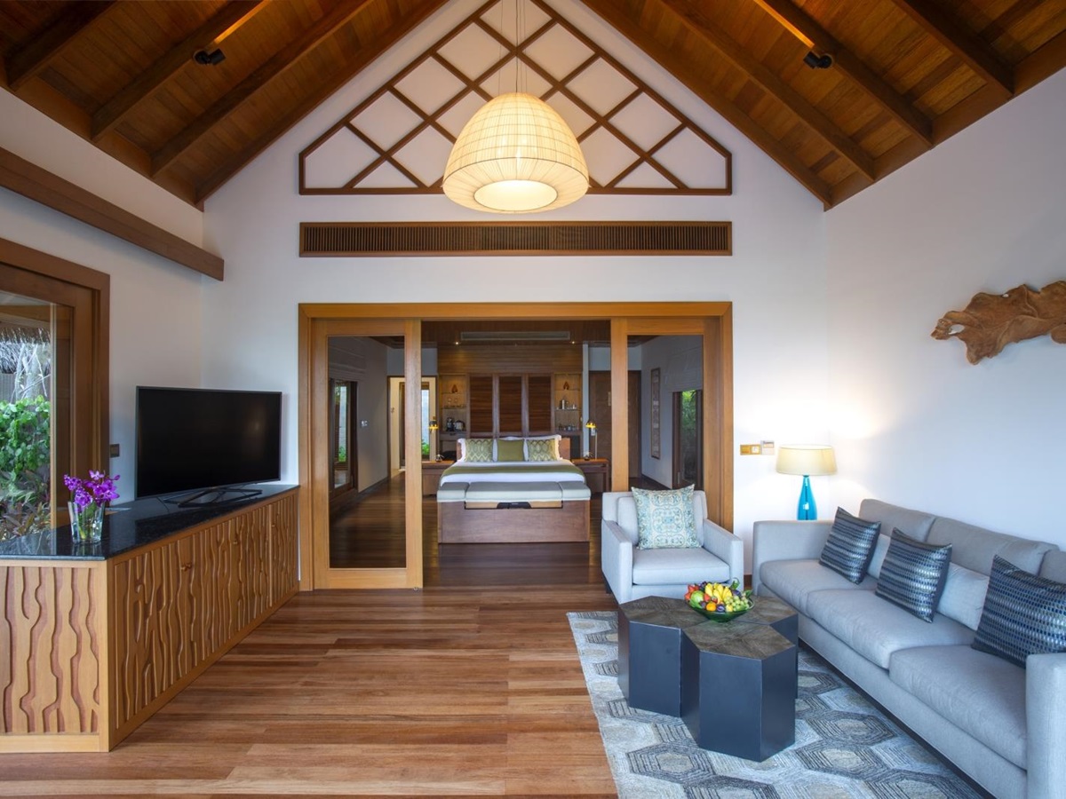 Living room and bedroom in Baros Suite at Baros