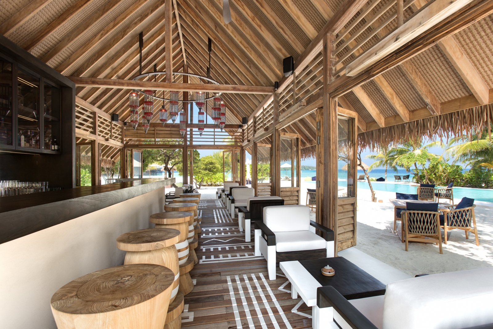 Bar and lounge seating at poolside Faru Bar at luxury resort Cocoa Island in the Maldives