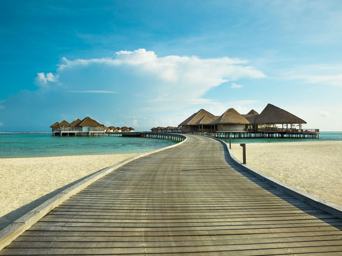 The boardwalk at Como Maalifushi