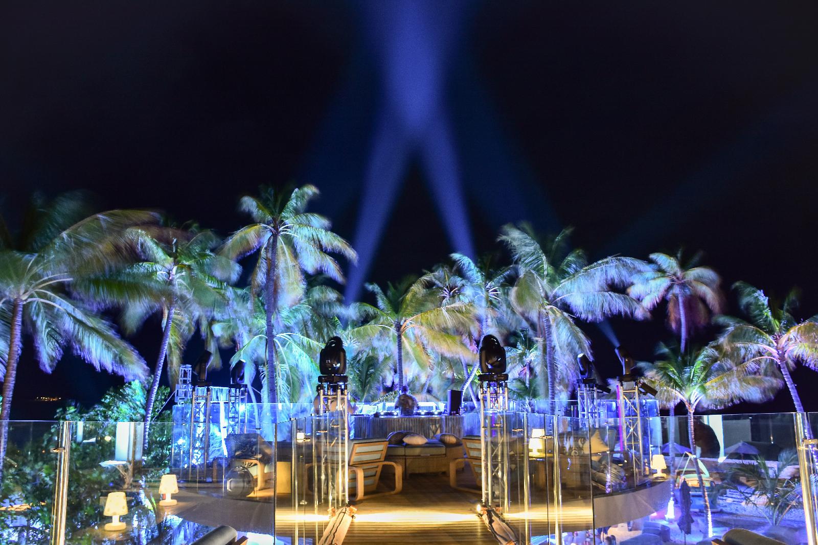 the 1OAK Club by night at Finolhu, Maldives