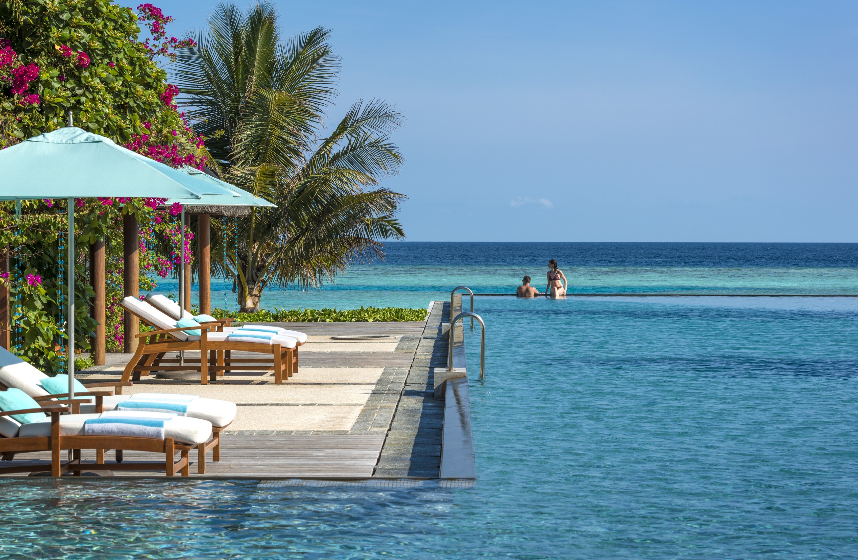 The infinity pool of Four Seasons Landaa Giraavaru, Maldives