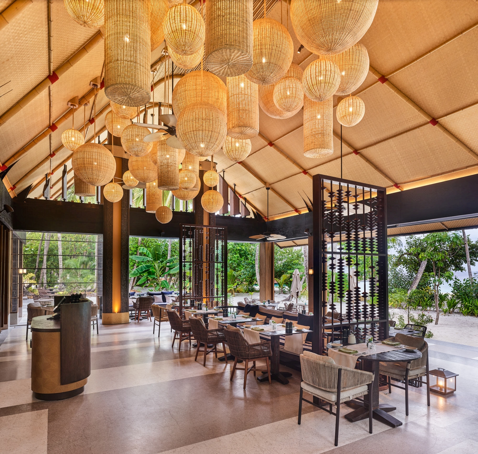 Dububg at Vandhoo Restaurant at luxury resort Joali in the Maldives