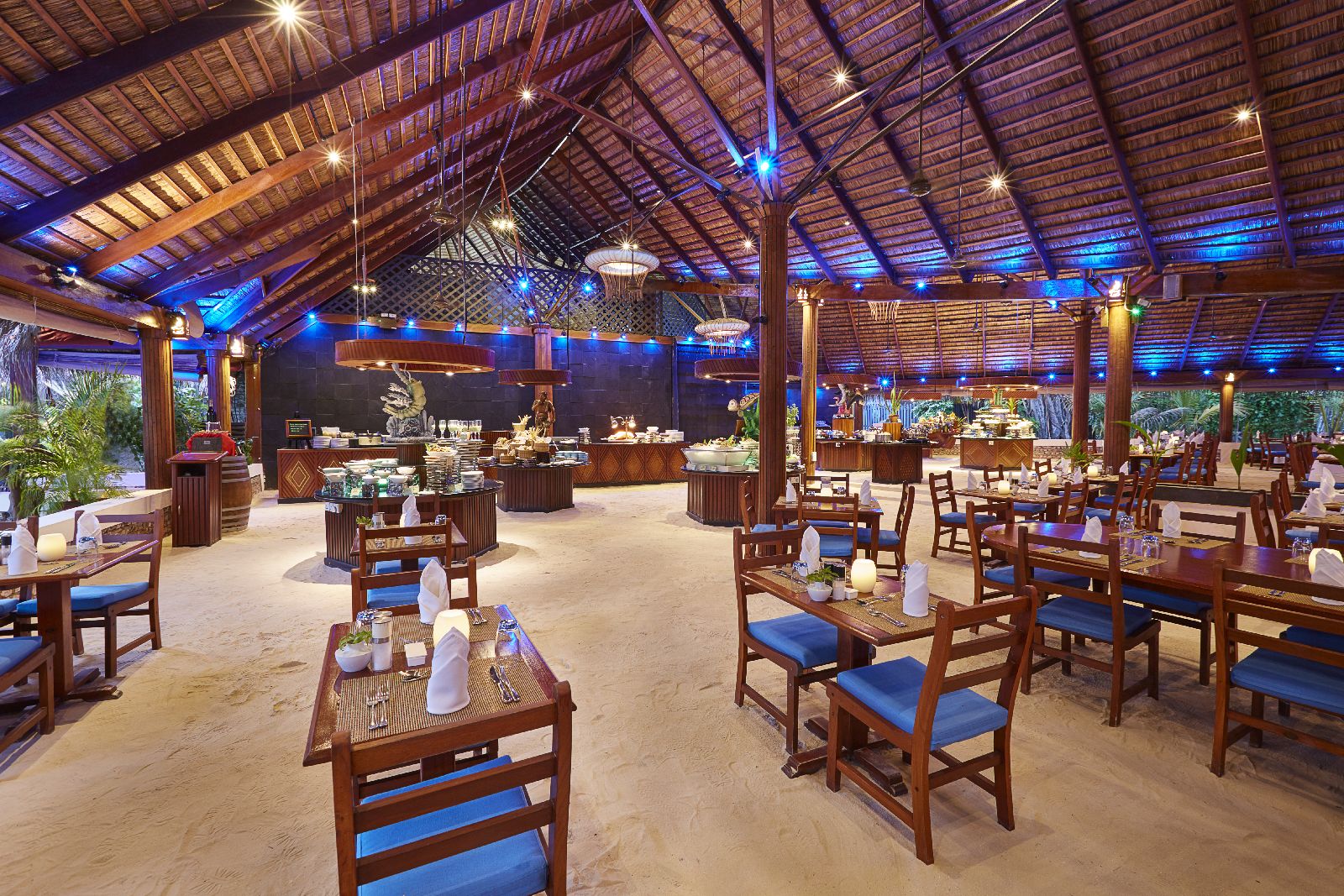Dining at Kuredu Resort and Spa Maldives
