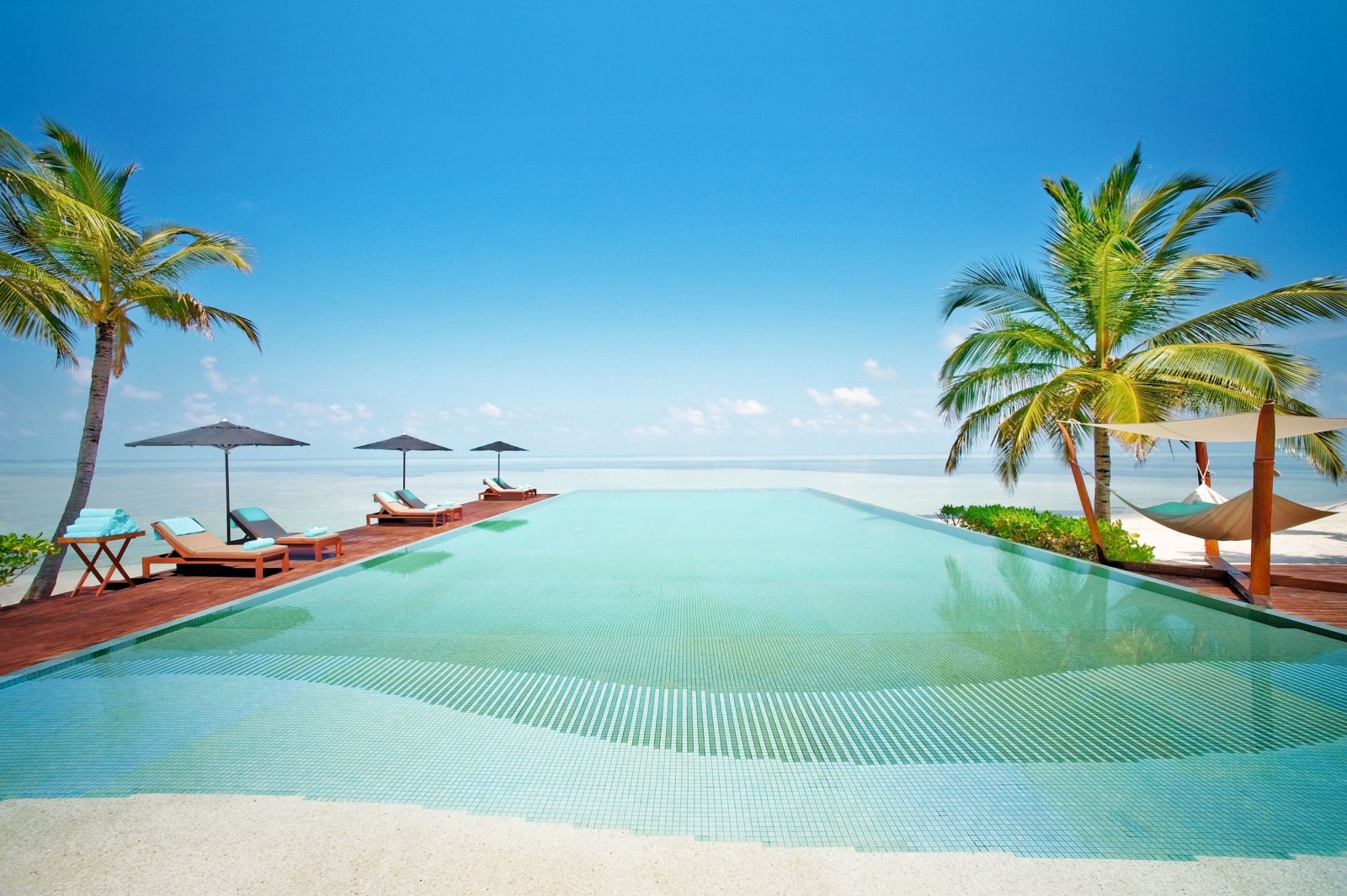 The infinity pool of LUX Maldives