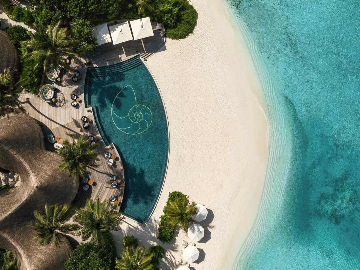 Naiboli bar at the Nautilus luxury private island resort in the Maldives