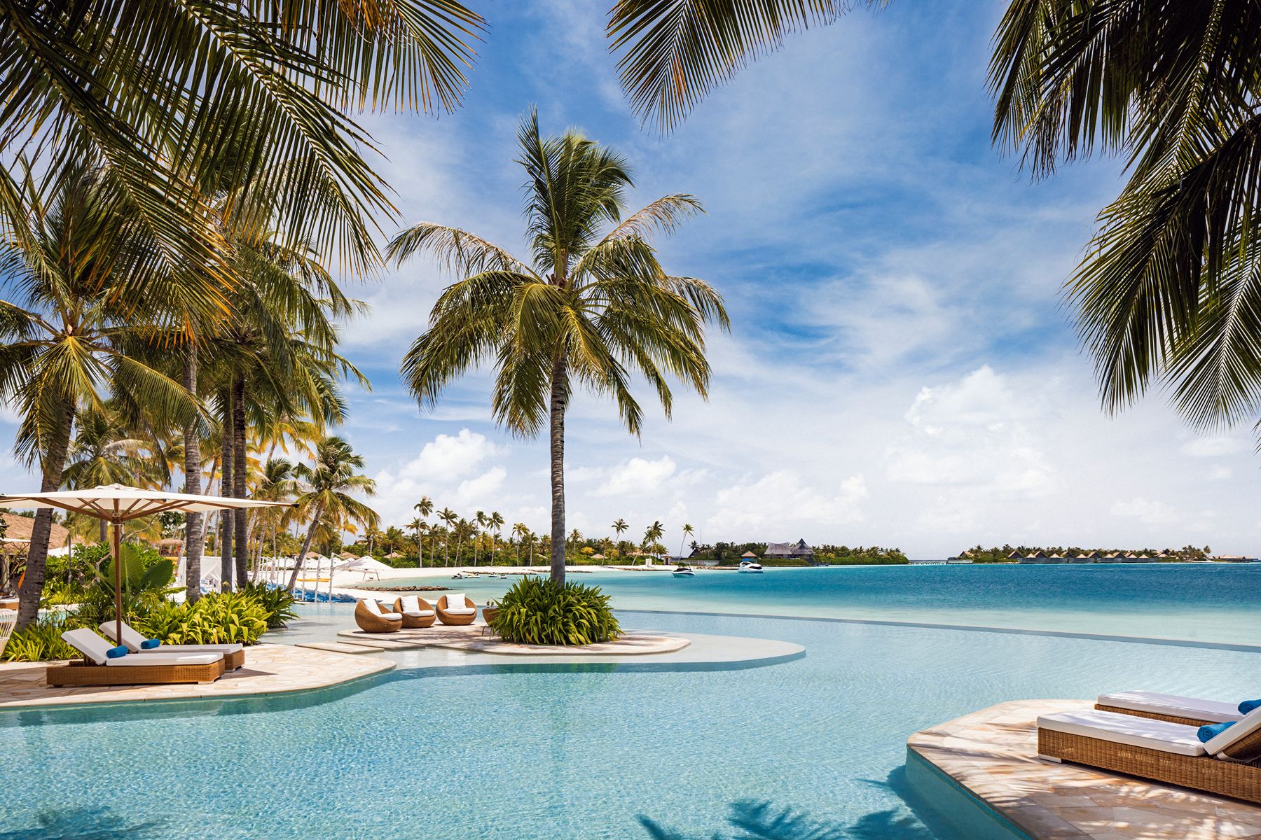 Lagoon pool at Waldorf Astoria Maldives Ithaafushi