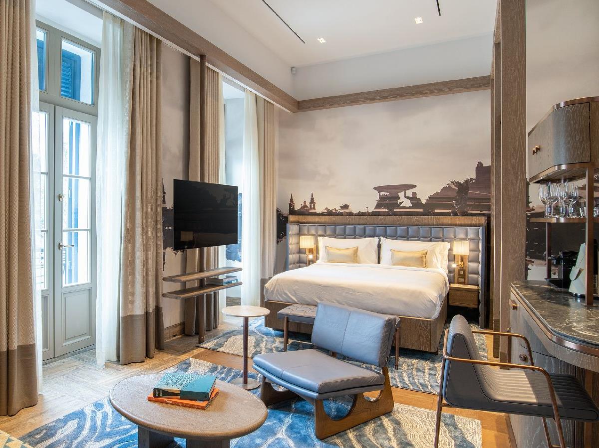 A Grand Junior Suite at Iniala Harbour House hotel in Valletta Malta
