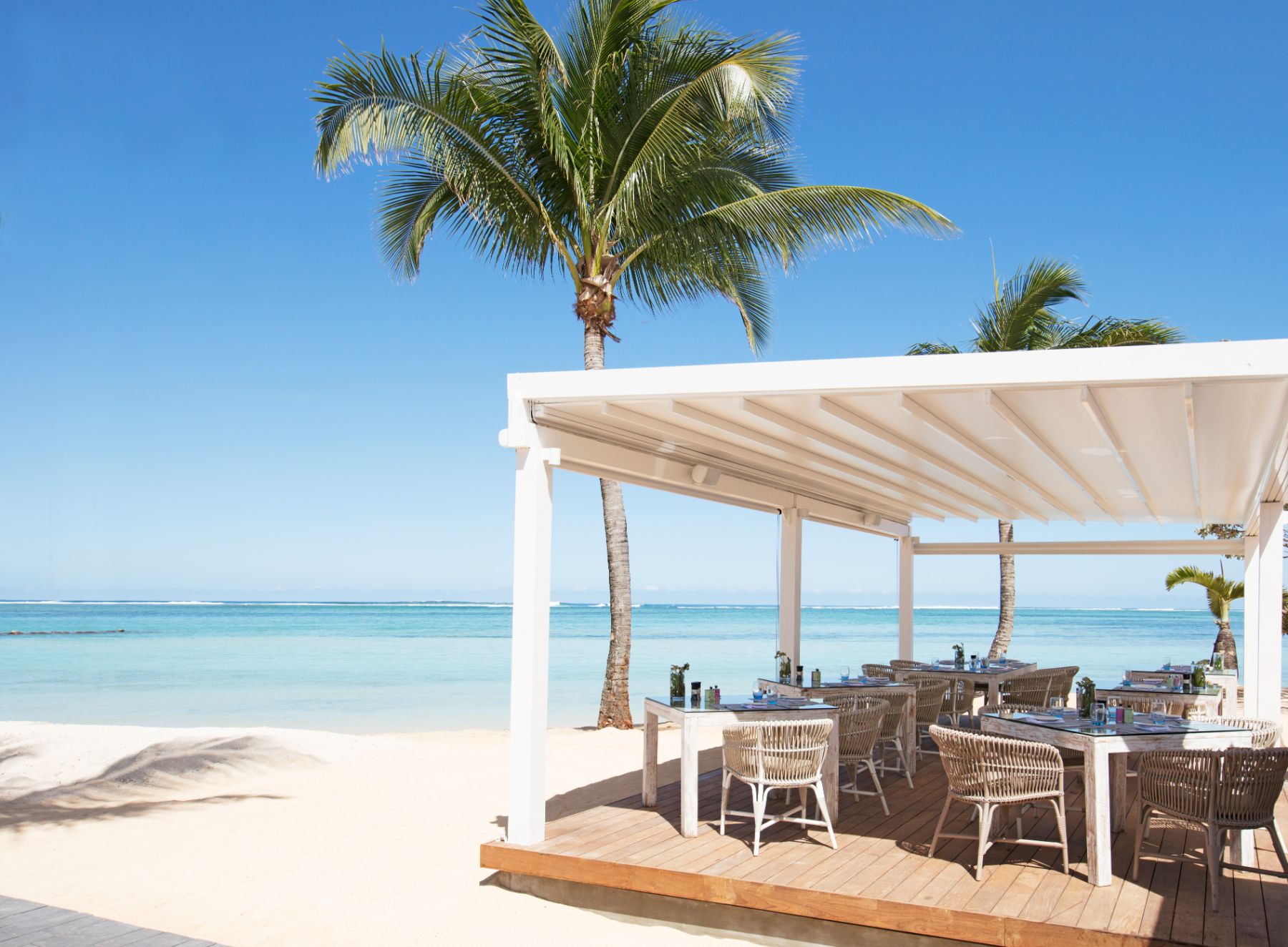 Beach restaurant at Heritage Le Telfair Golf & Wellness Resort