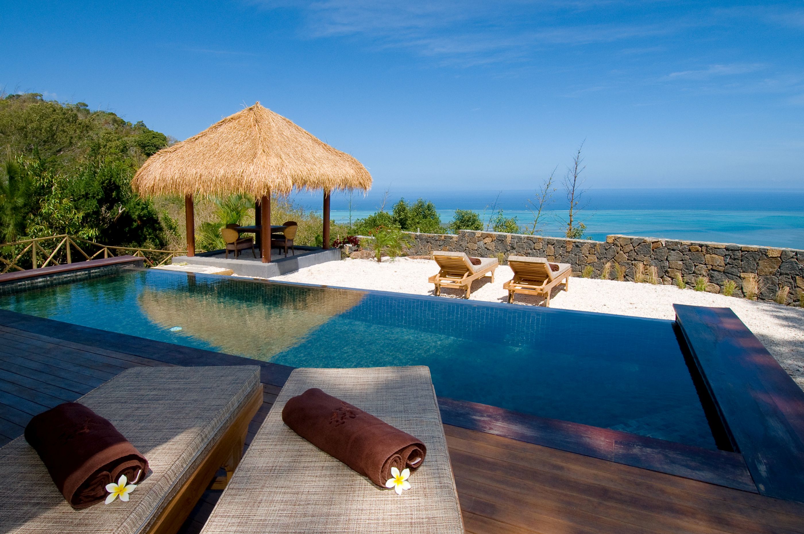 Swimming pool of Lakaz Chamarel, Mauritius, with view over the ocean