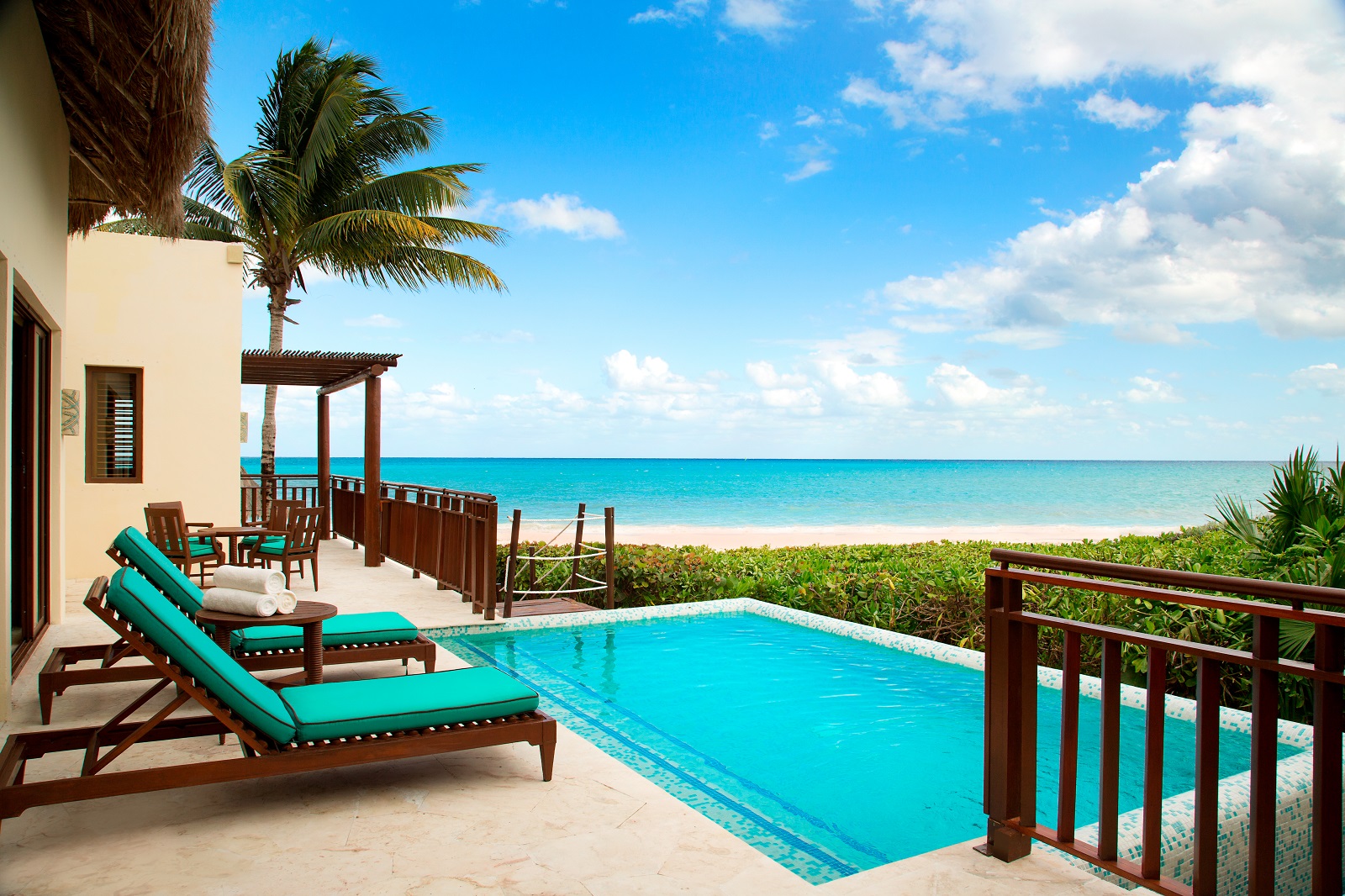 Pool and Ocean at Fairmont Mayakoba in Mexico