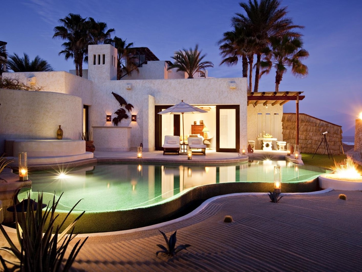 Ocean front pool at Rosewood Las Ventanas in Mexico