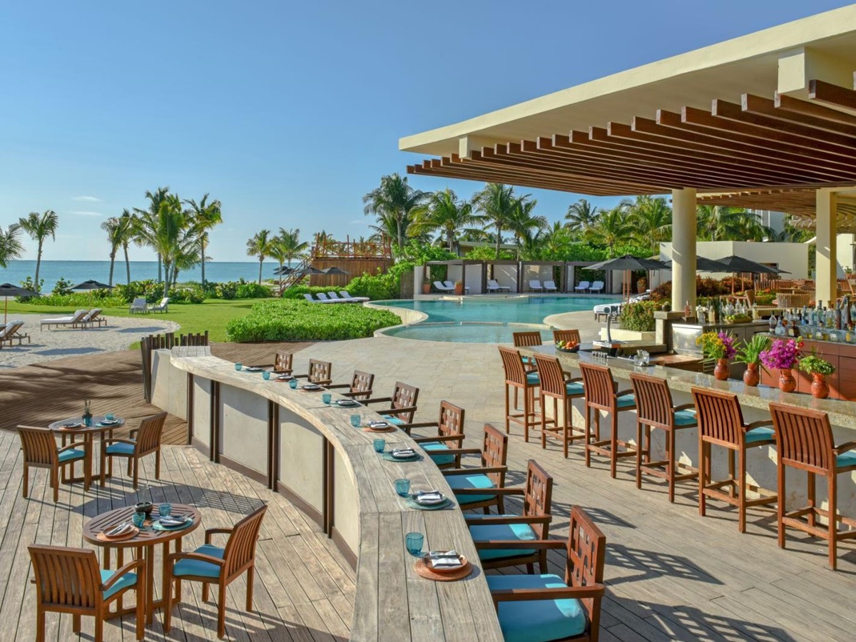 Punta Bonita pool bar at Rosewood Mayakoba on the Riviera Maya in Mexico