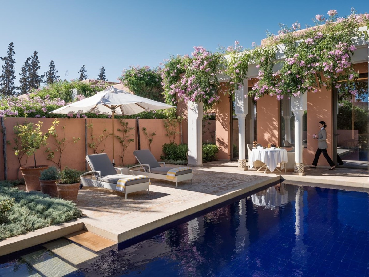 Private plunge pool with two sun loungers
