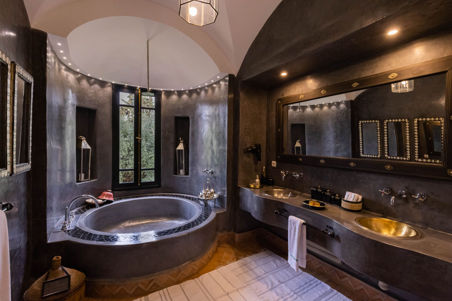 Dark grey bathroom at Villa Ezzahra in Morocco