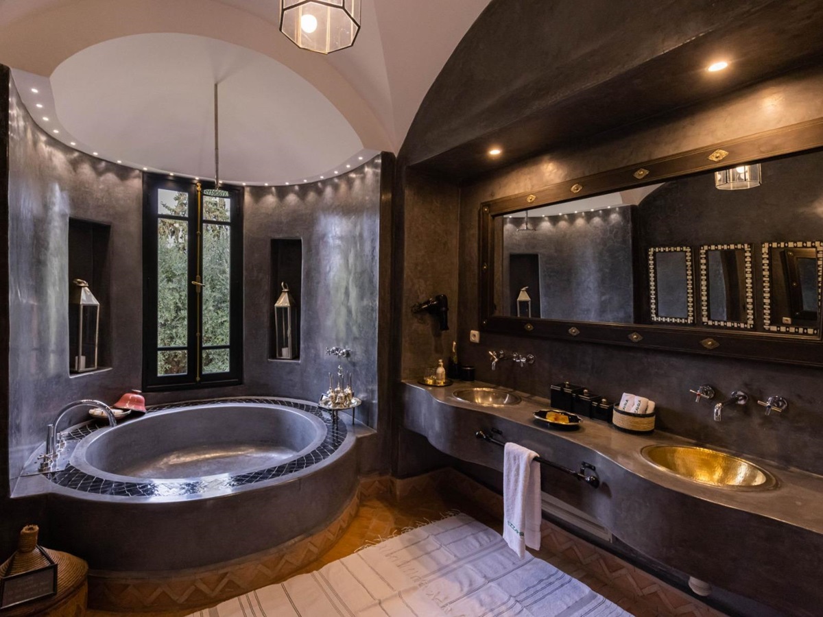 Dark grey bathroom at Villa Ezzahra in Morocco