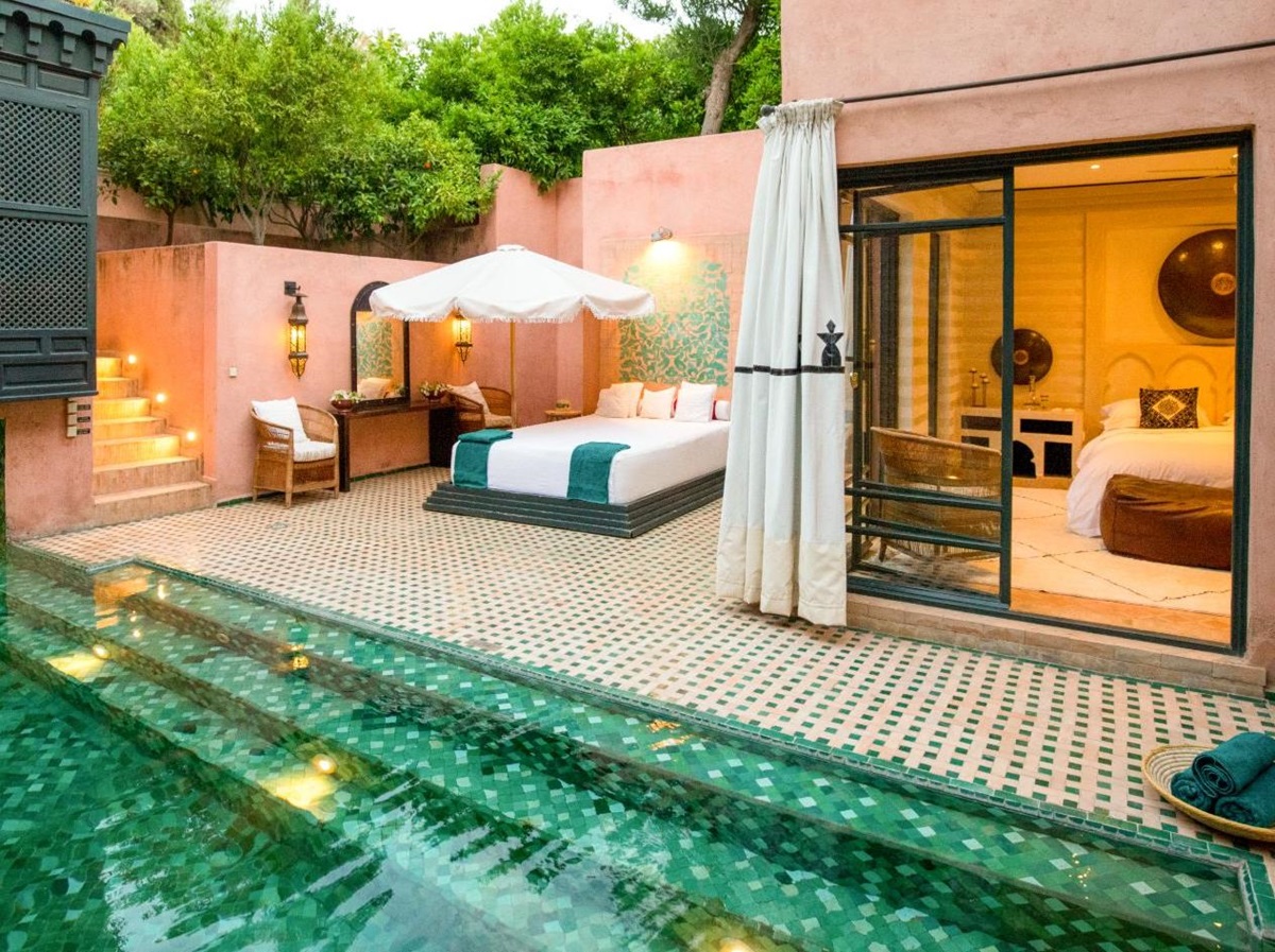 Pool and sun lounger at Villa Alkhozama in Morocco