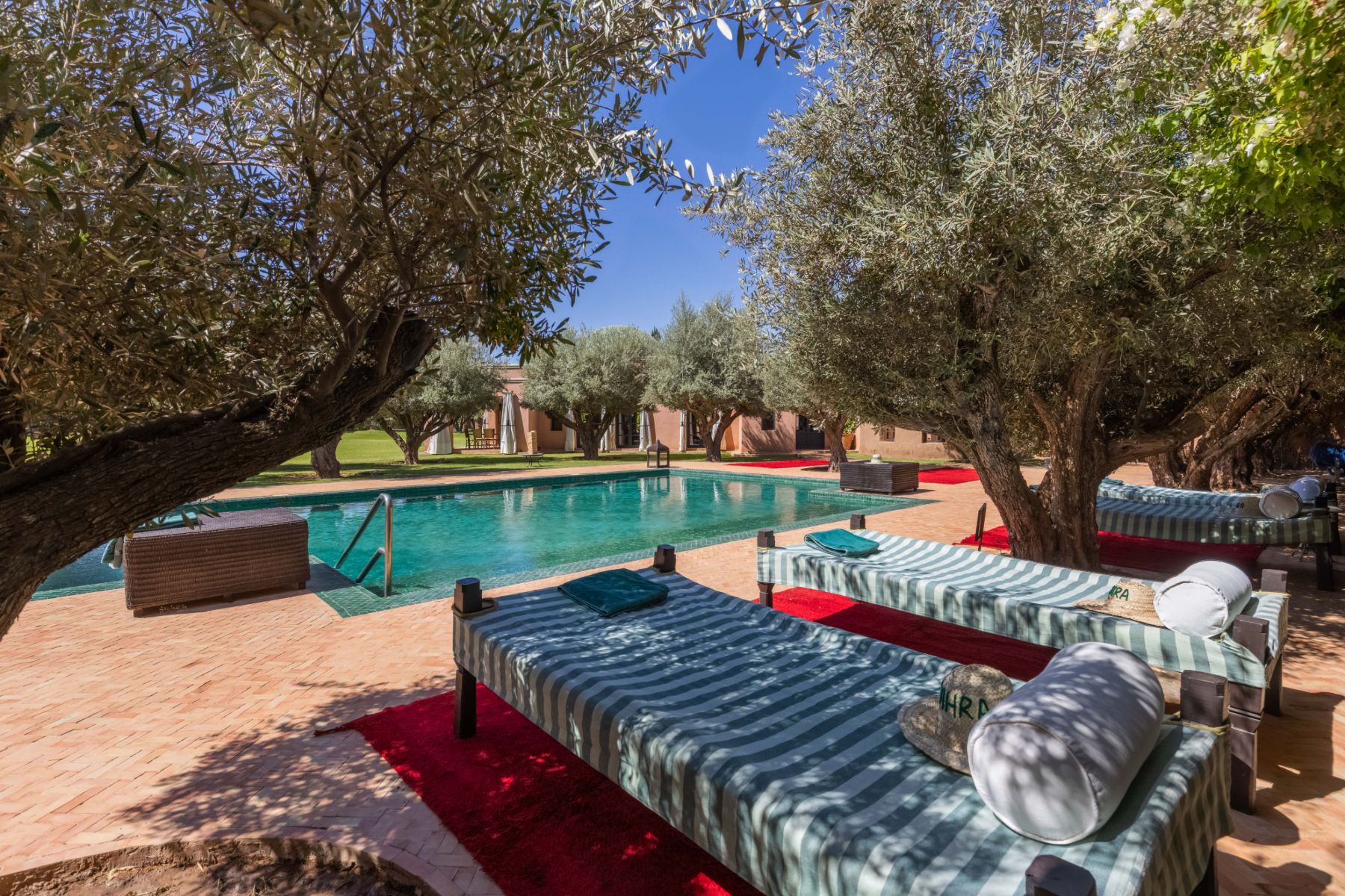 Sun lounger and pool at Villa Azzaytouna in Morocco