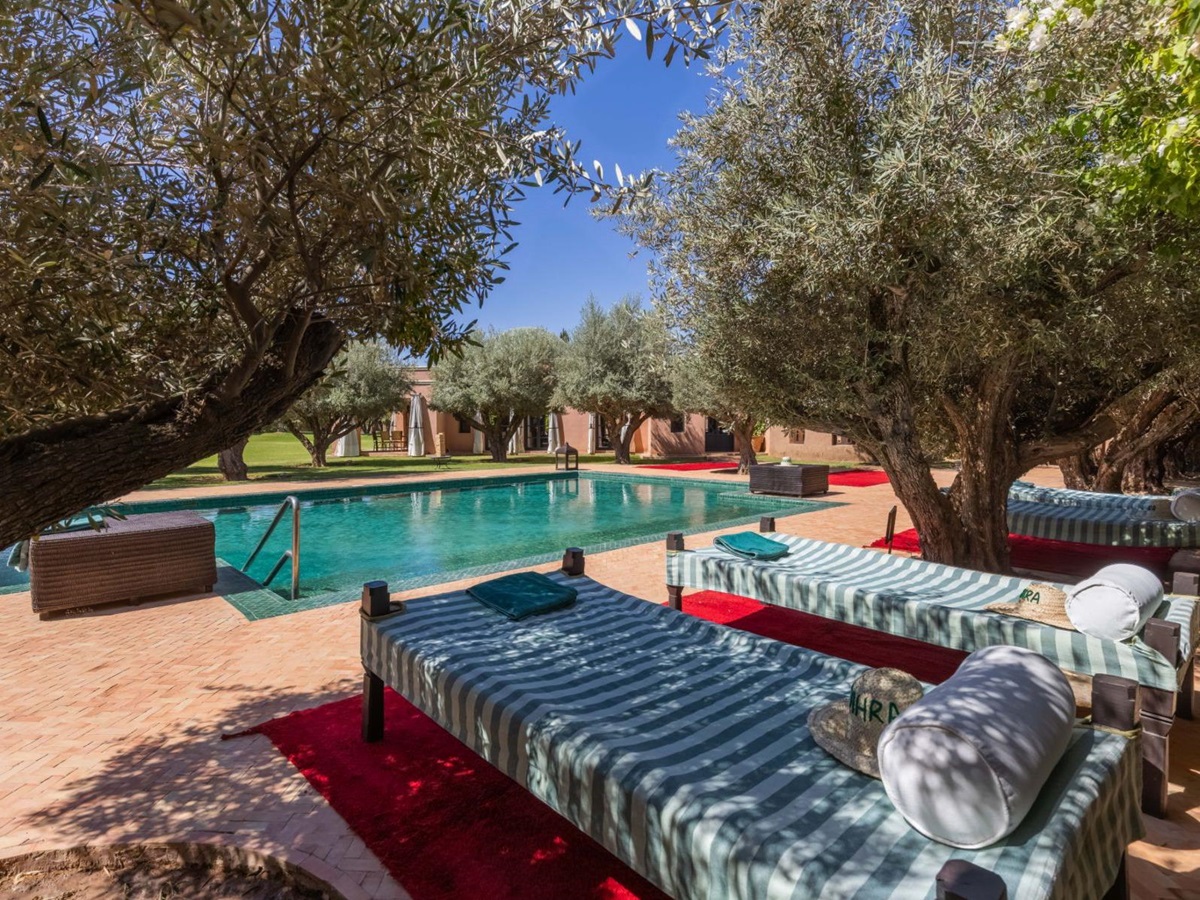Sun lounger and pool at Villa Azzaytouna in Morocco