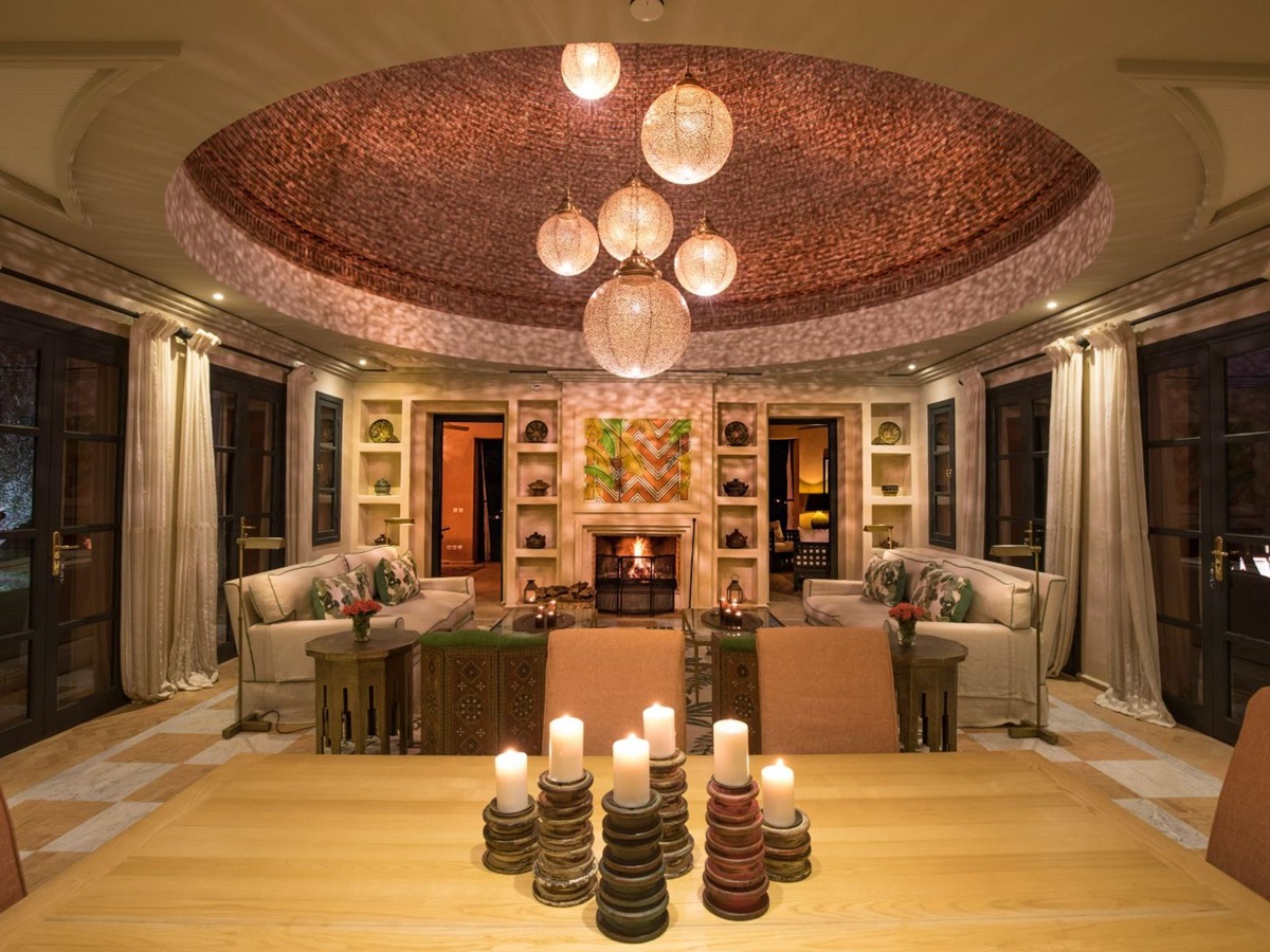 Living room in evening lighting at Villa Azzaytouna in Morocco