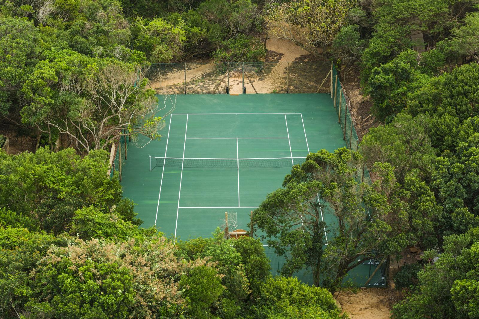tennis court at luxury villa Colina Verde in Mozambique, Africa