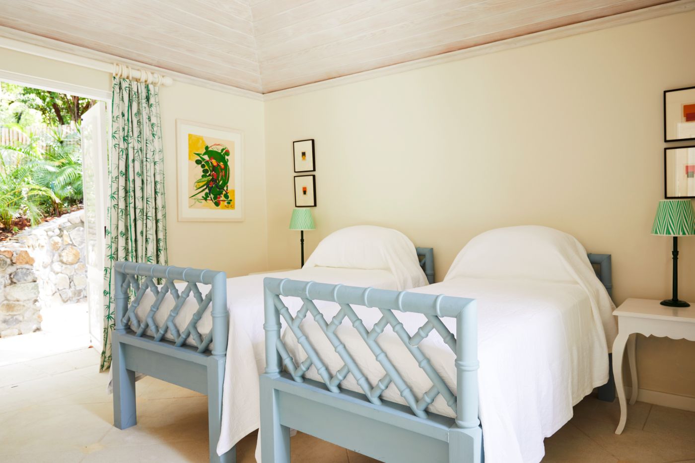 Light and spacious twin bedroom at Bamboo House