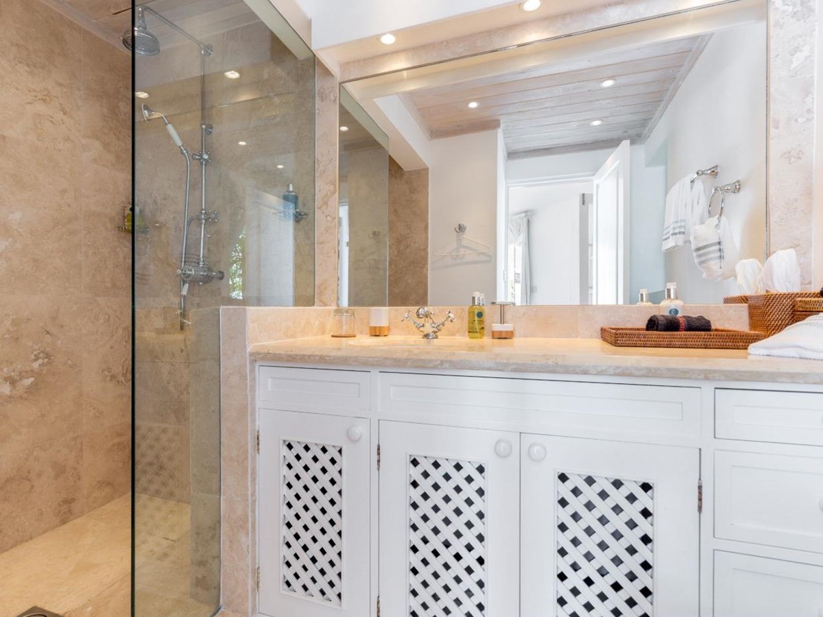Bathroom with shower at Callaloo