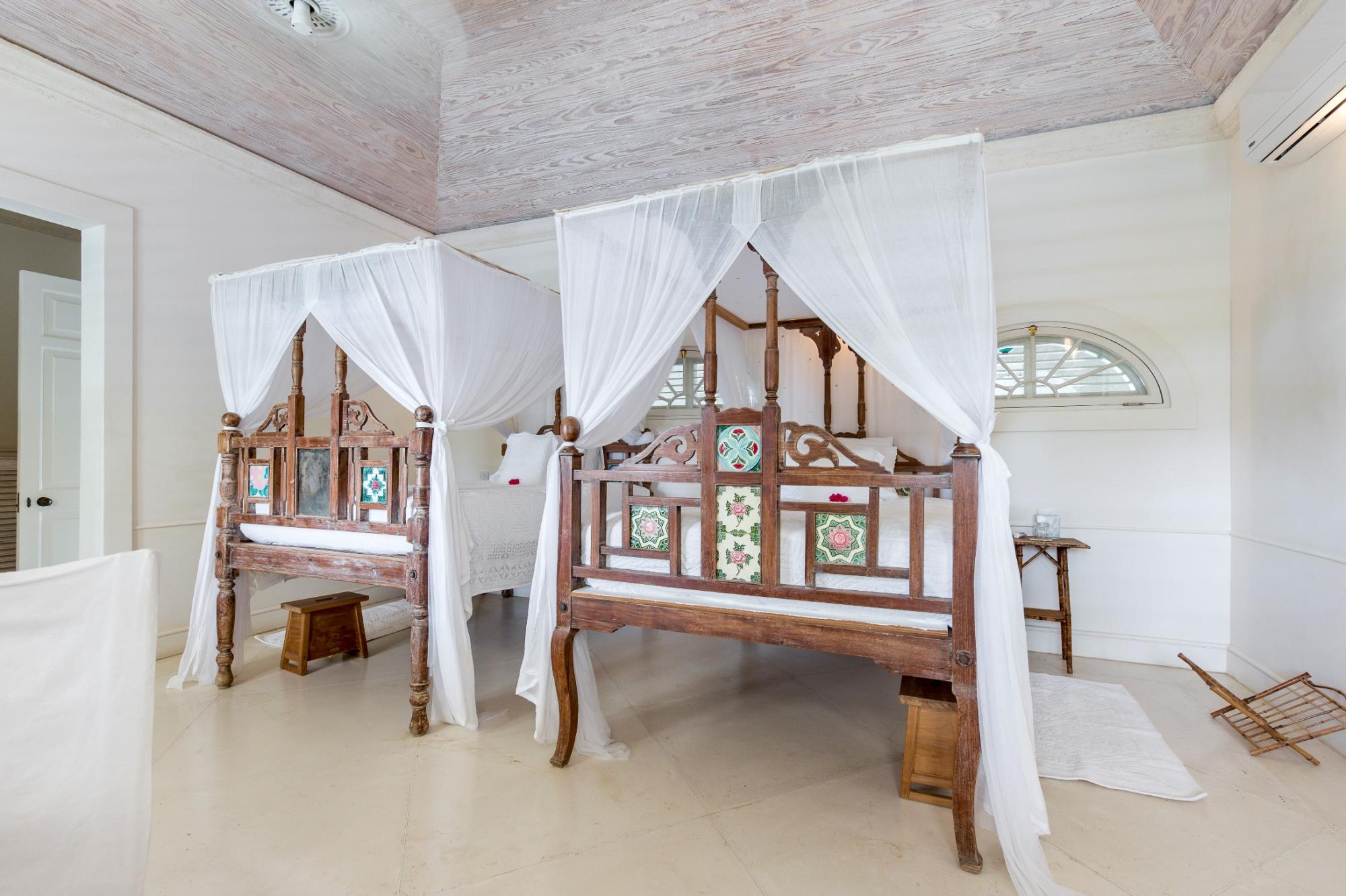 Twin bedroom in Ilanga, Mustique
