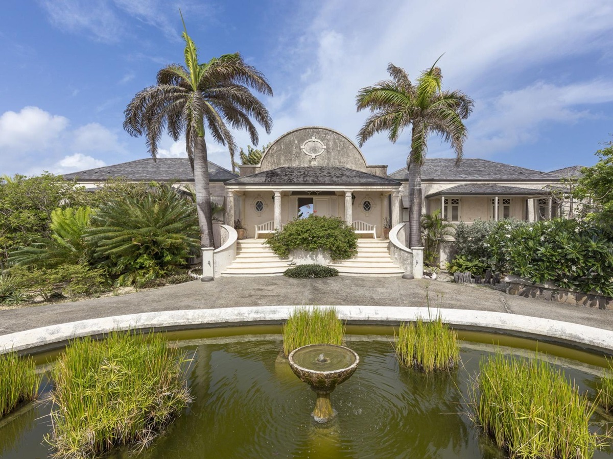 Entrance of Ilanga, Mustique