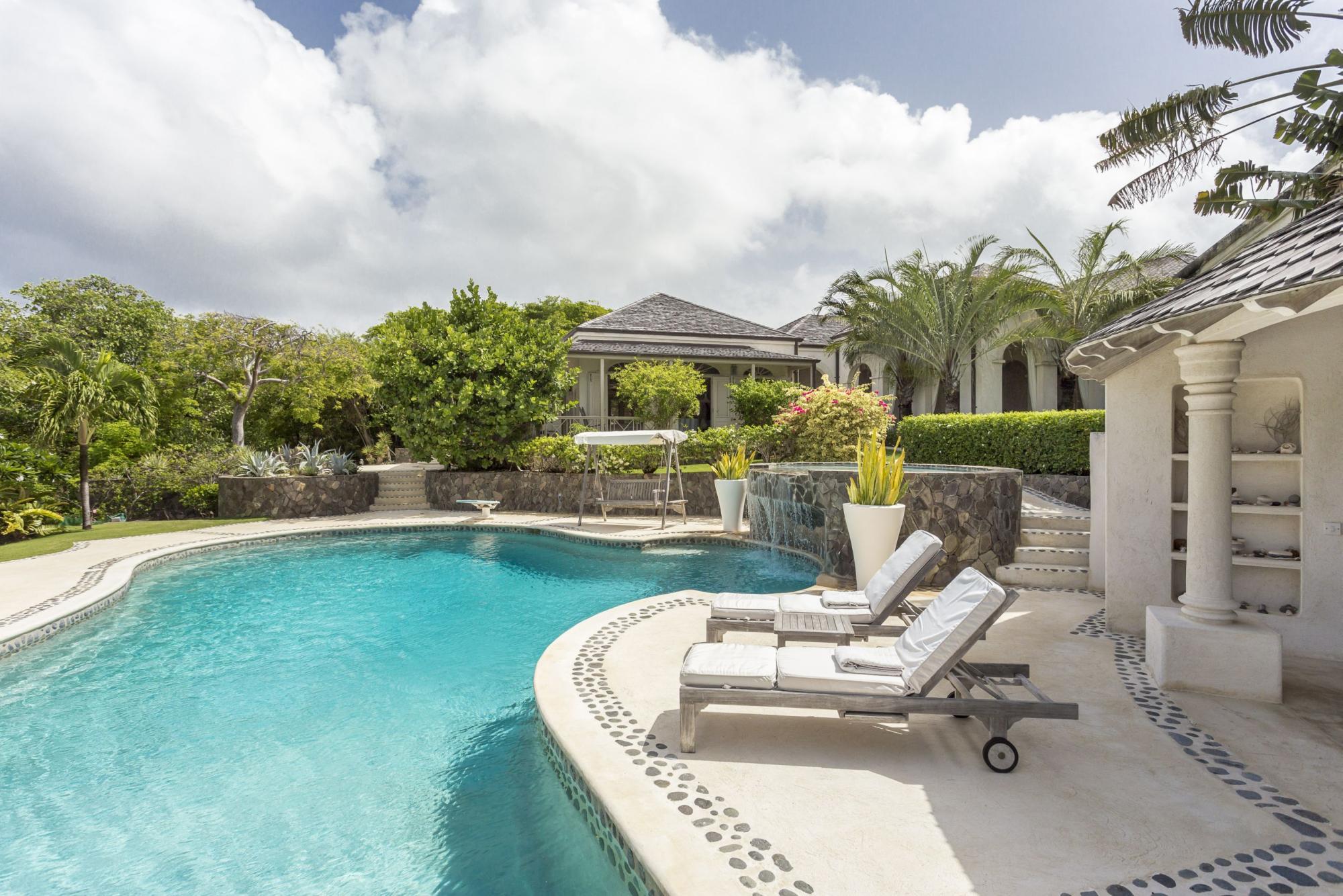 Swimming pool and sunbeds at Ilanga, Mustique