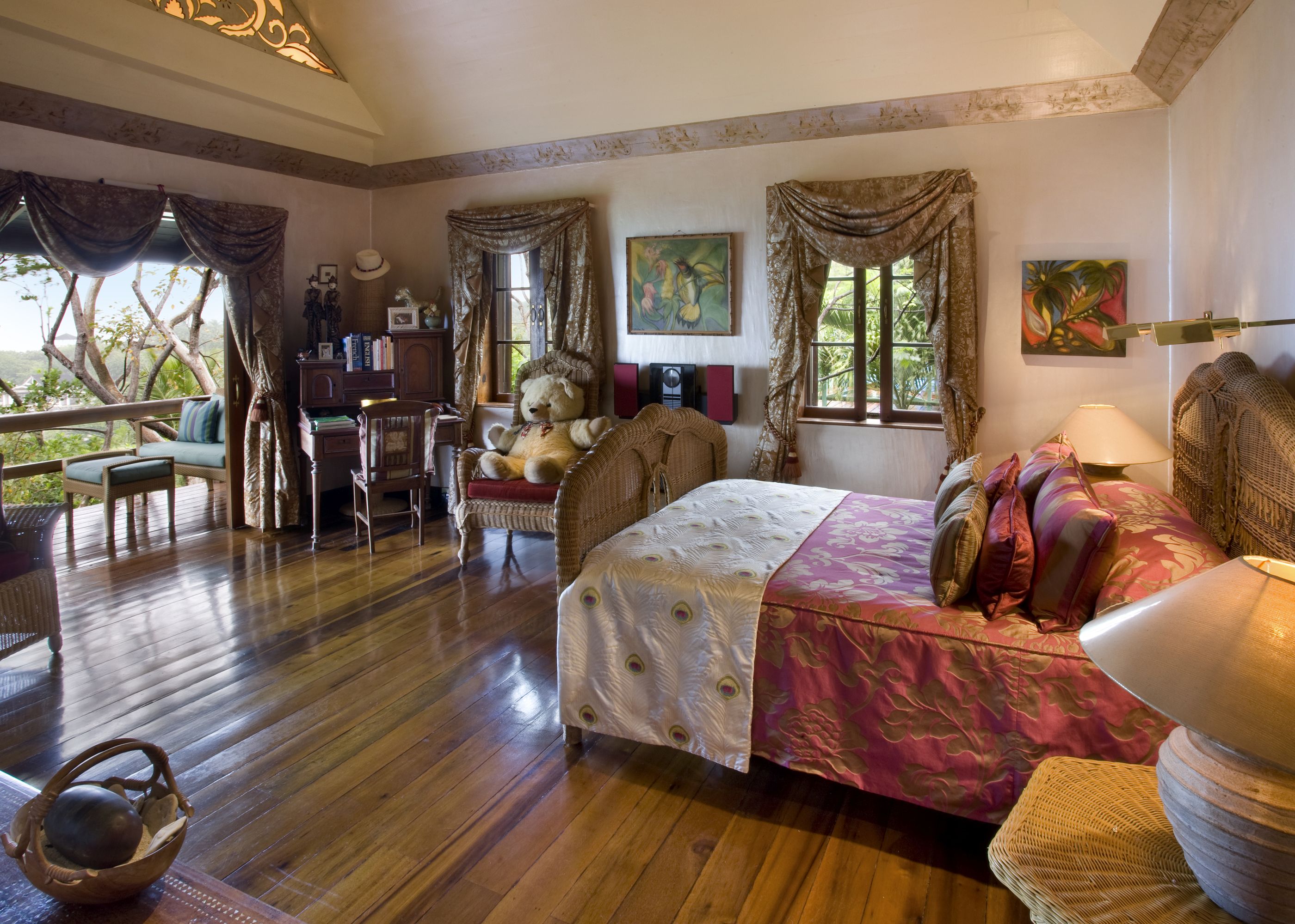 Red double bedroom of Mandalay, Mustique