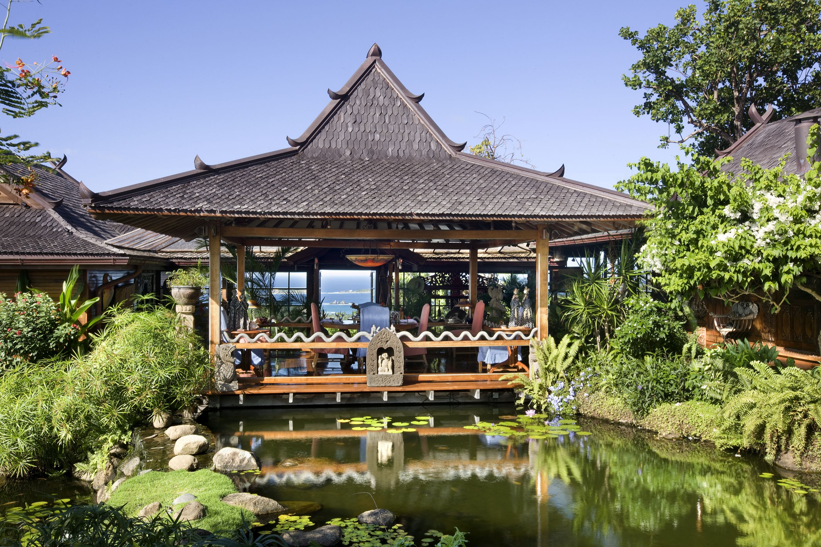 Garden and pond of Ilanga, Mustique