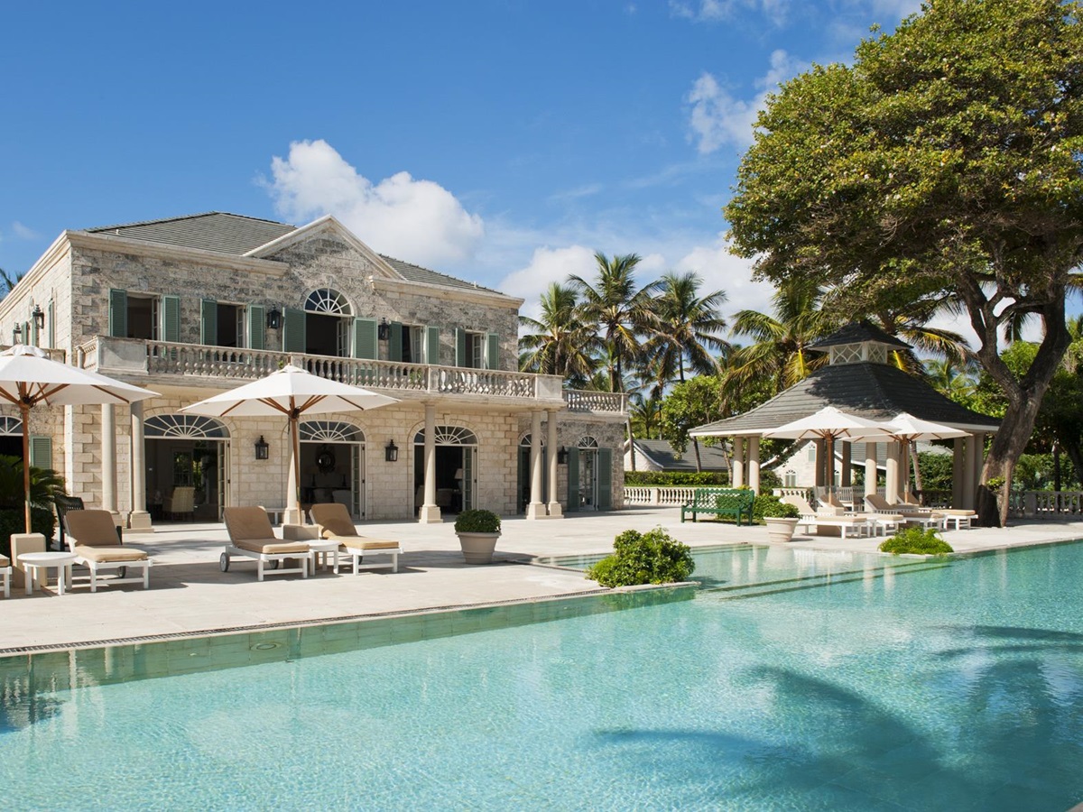 Swimming pool and facade of Palm Beach, Mustique