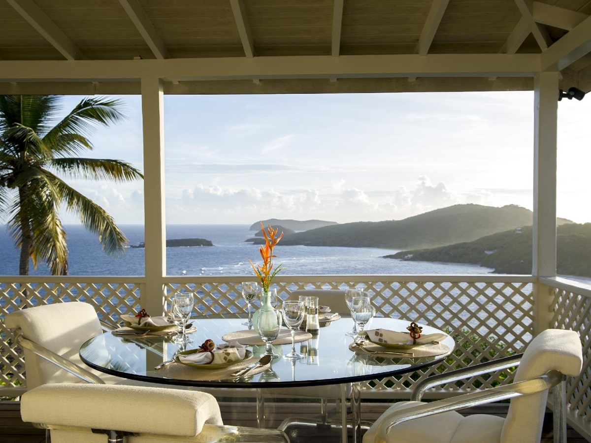 Outdoor dining at plantation-style villa Pangolin in Mustique