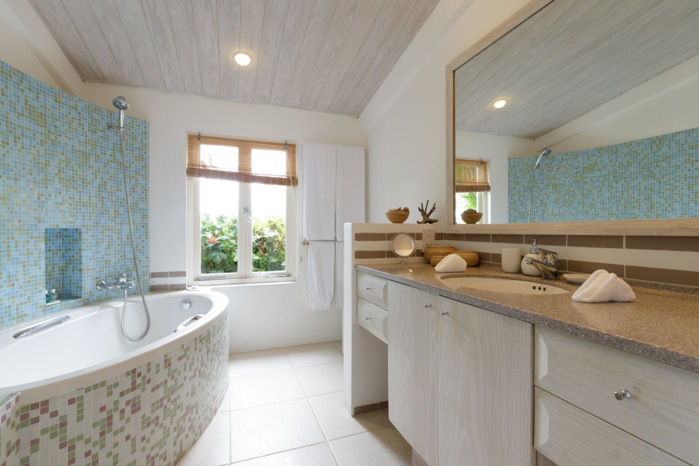 Bathroom at Salanmander in Mustique 