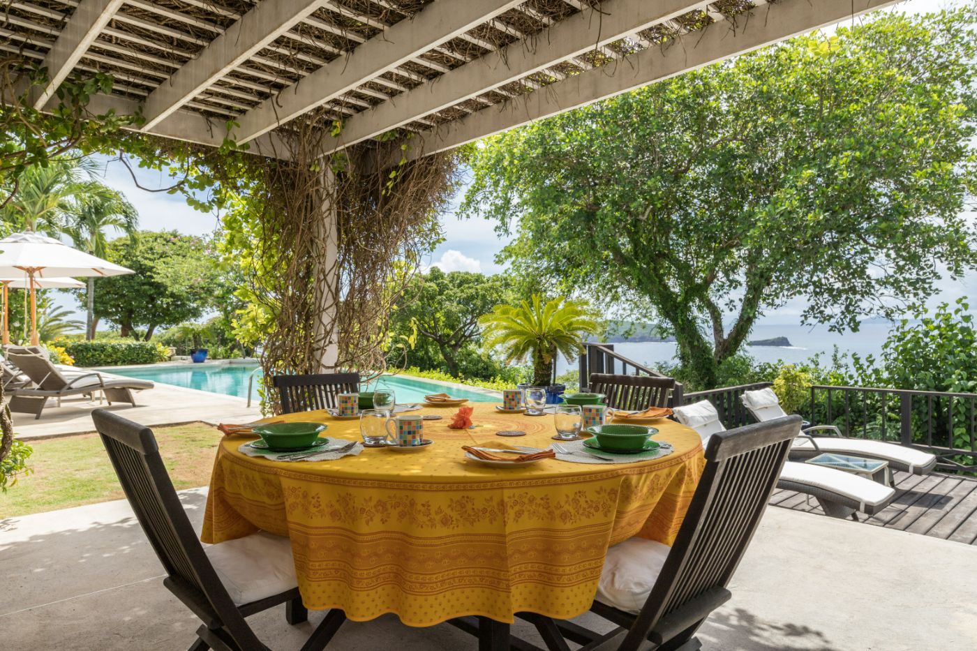 Outdoor Dining at Salanmander in Mustique 