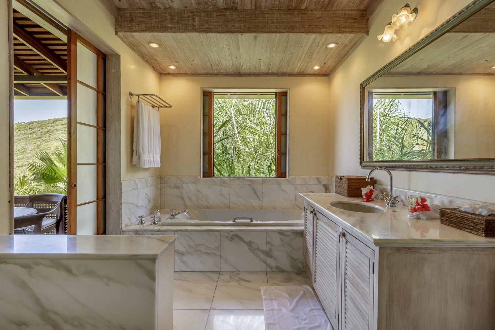 The bathroom at Serenissima in Mustique
