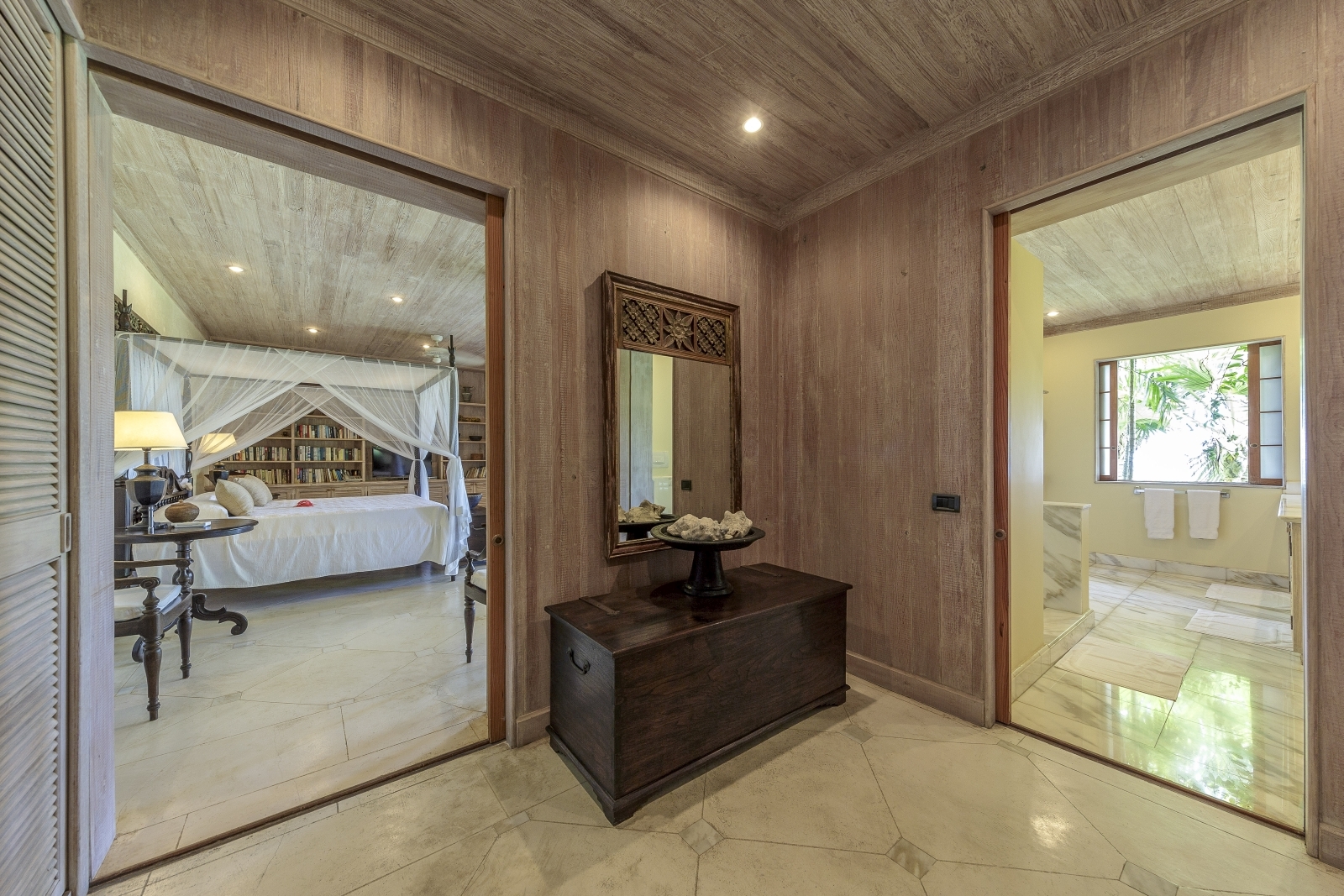 Bathroom and bedroom at Serenissima in Mustique