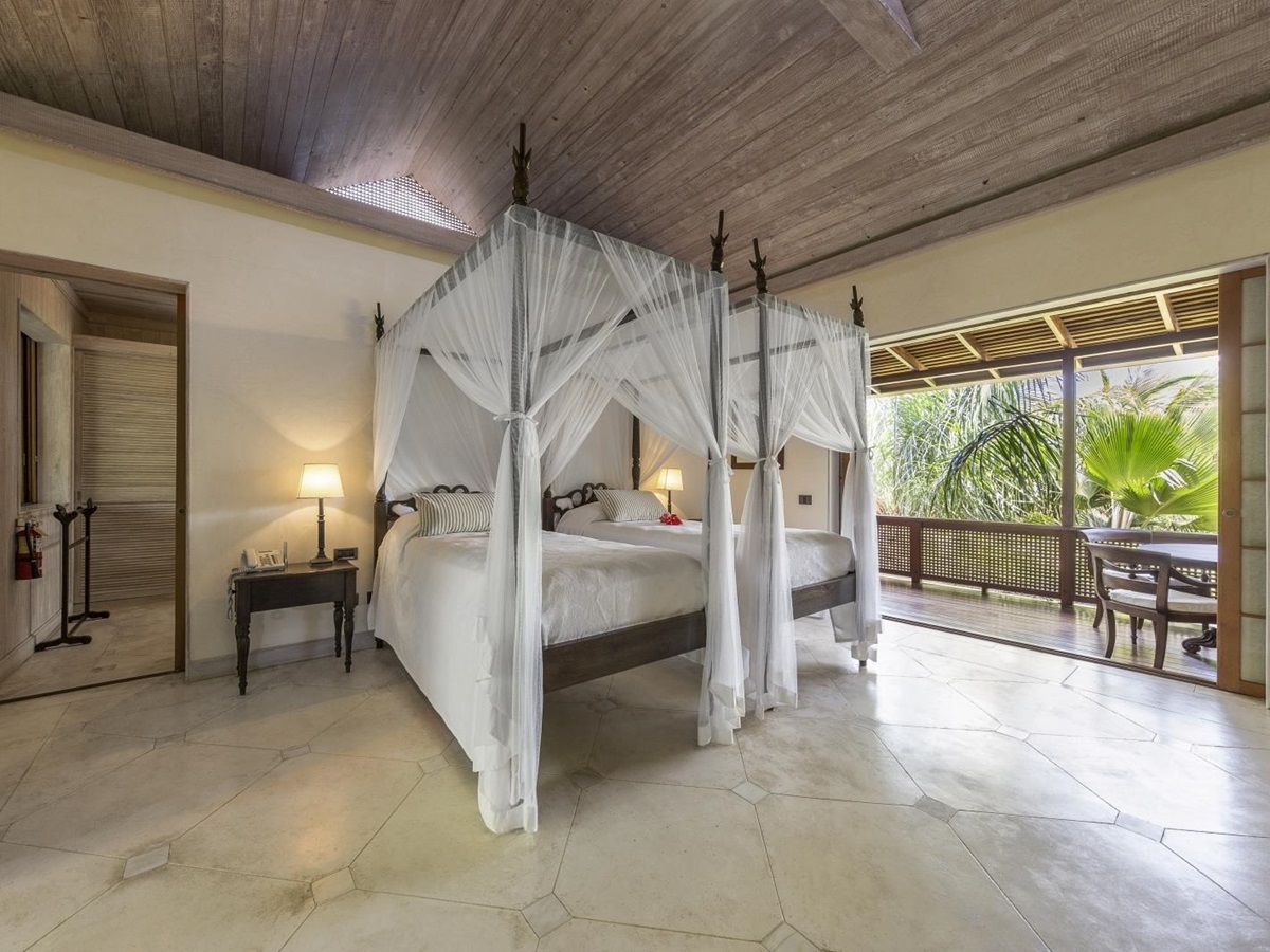 Large bedroom with twin beds at Serenissima in Mustique