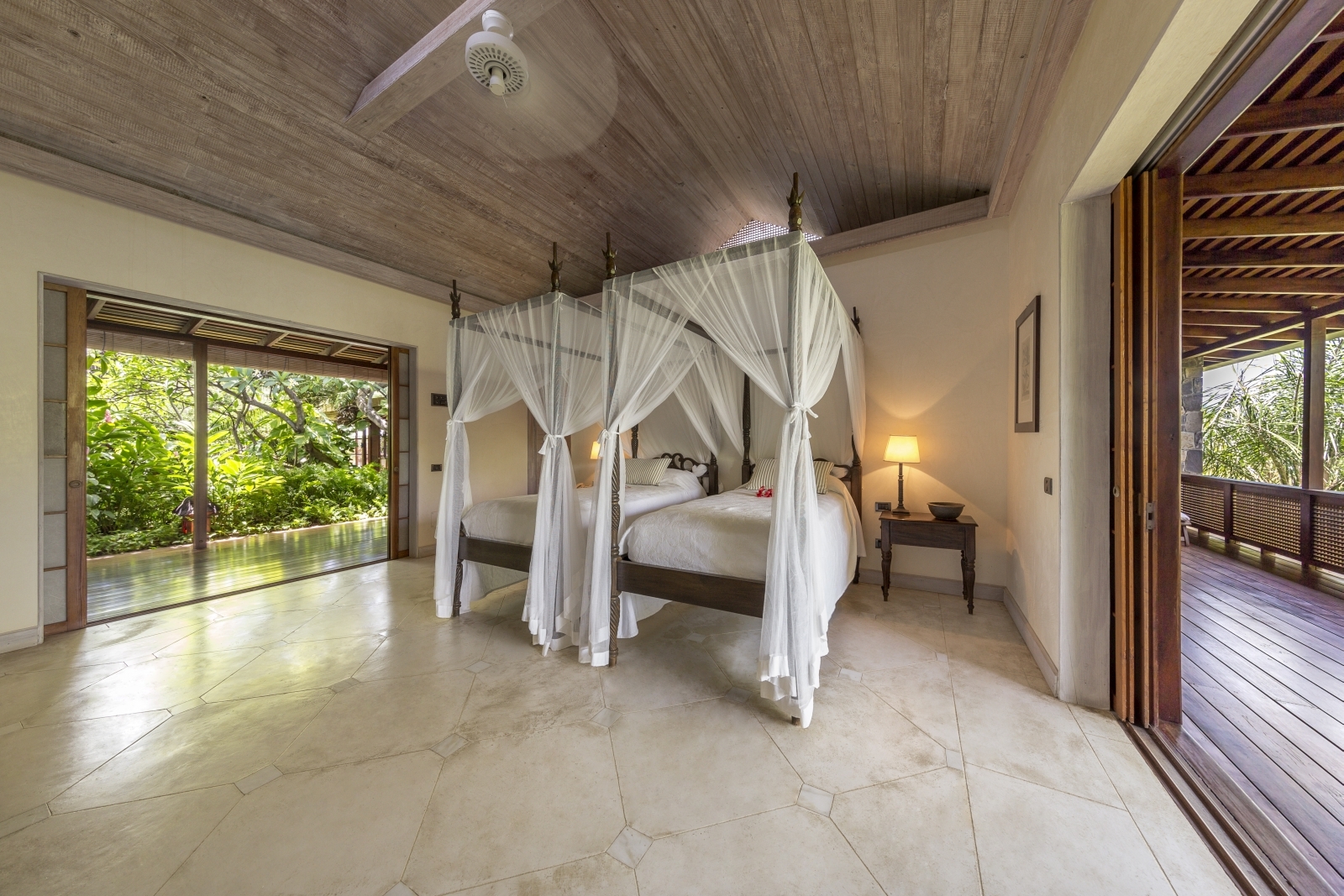 Twin bedroom at Serenissima in Mustique