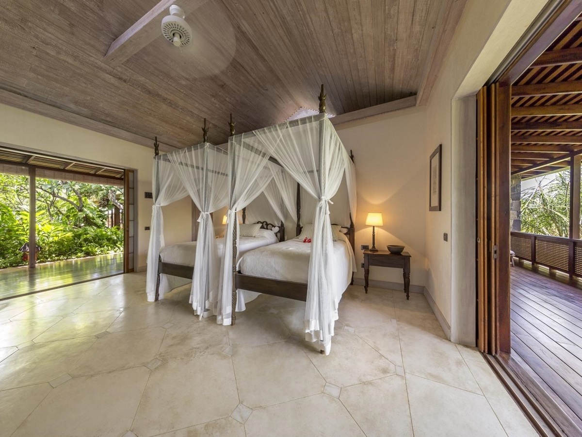 Twin bedroom at Serenissima in Mustique
