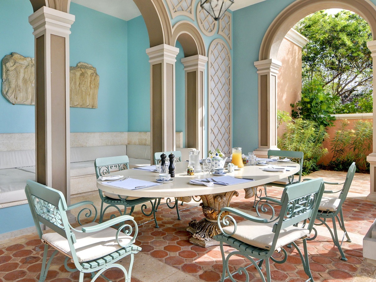Dining table indoors at Sienna, Mustique
