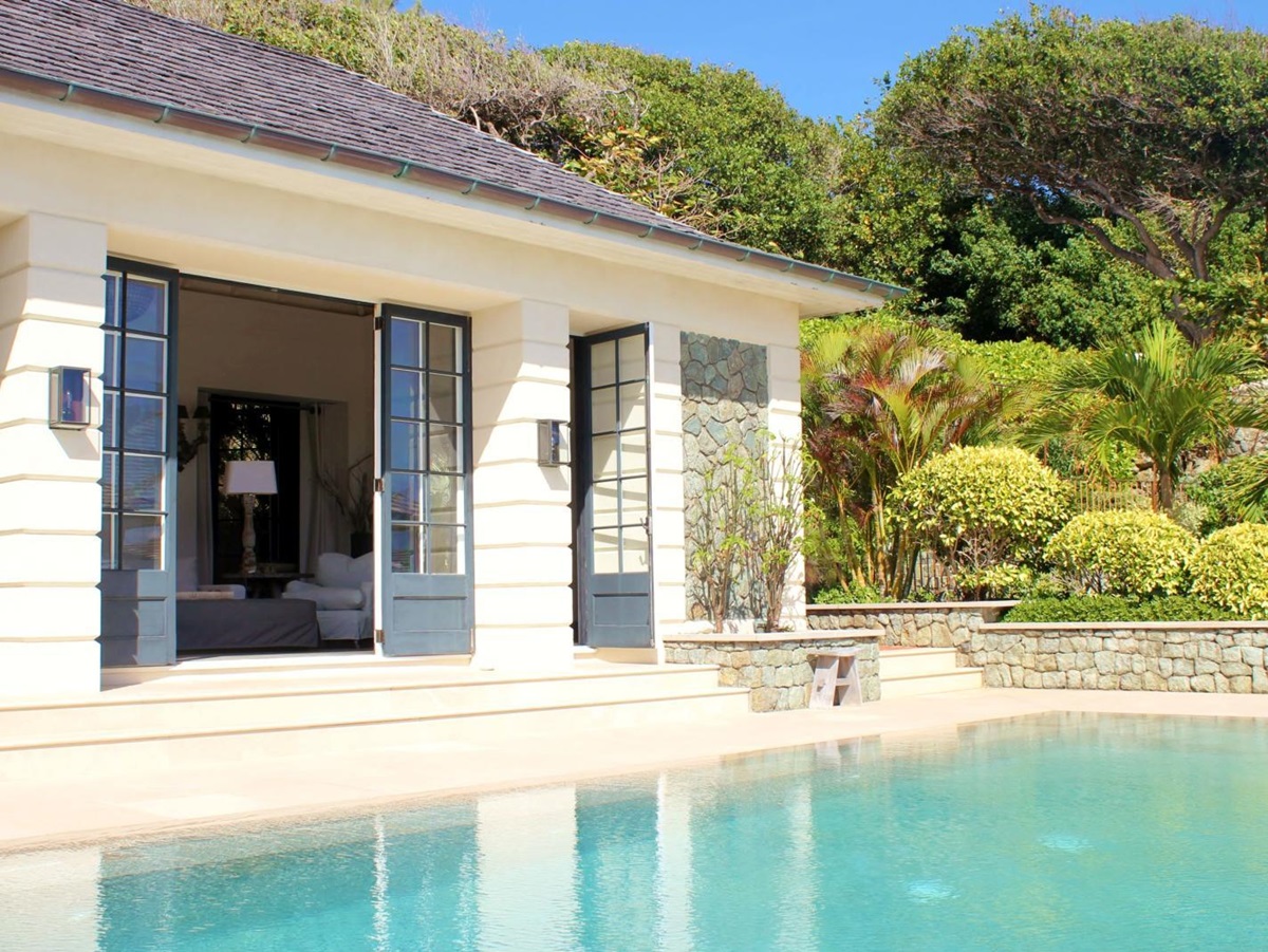 Swimming pool of Sunrise, Mustique